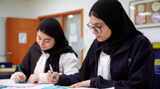 KHDA Opens Scholarship Applications For Emirati Students