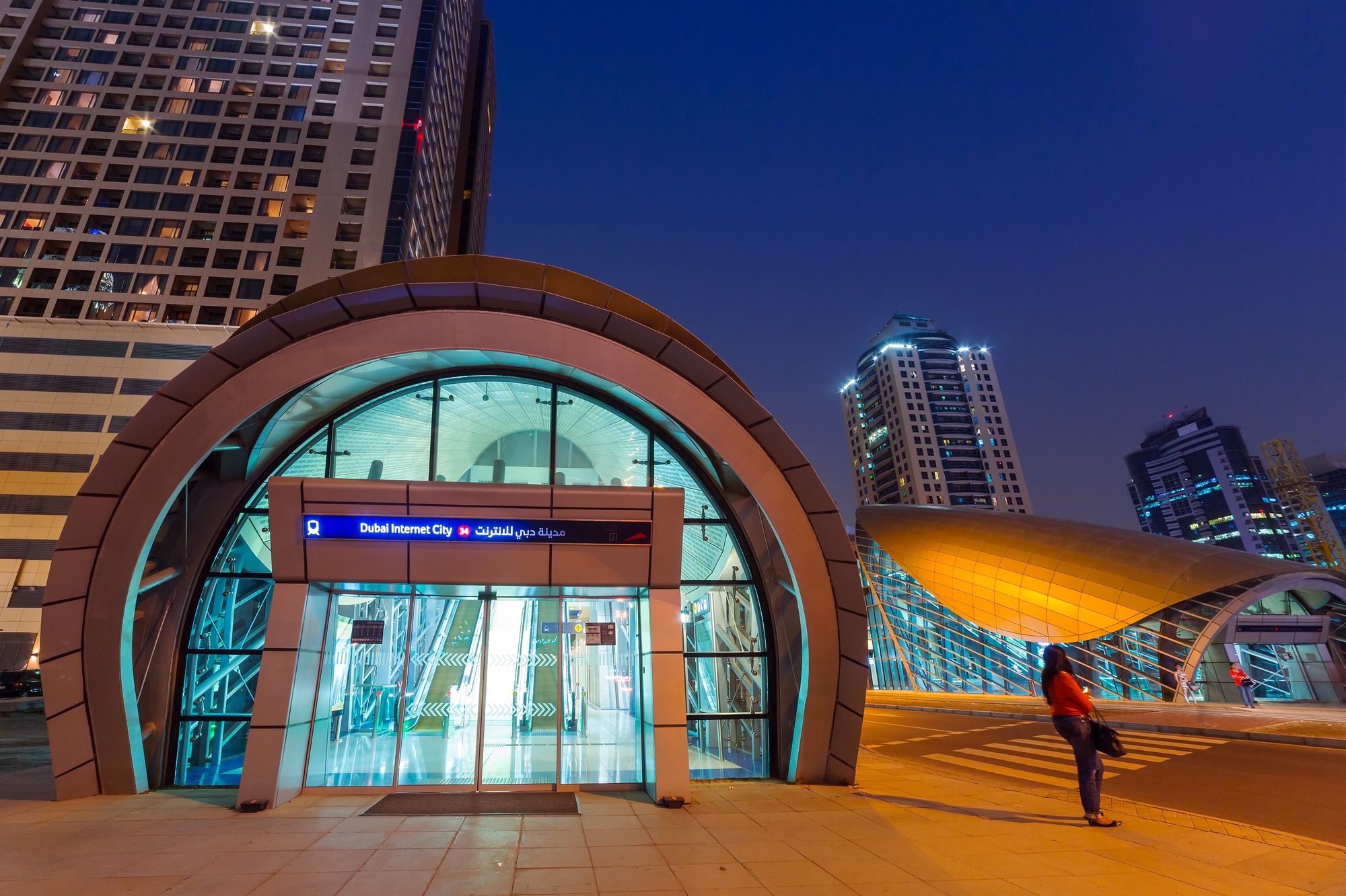 Дубай интернет сити. Дубай интернет Сити метро. Станция метро Dubai Internet City. Метро Дубай Internet Metro Station. Станция метро Дубай интернет Сити.