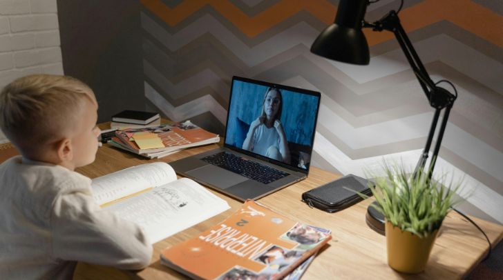 KHDA Confirms Distance Learning To Continue Until Friday, 3 April