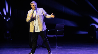 British Comedian Rob Beckett Returns To Dubai With His 'Giraffe' Tour