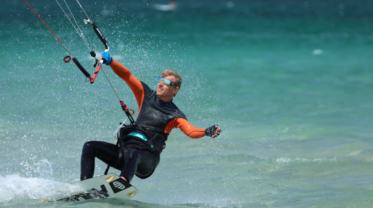 Abu Dhabi Welcomes Kite World Cup To Fahid Island