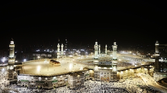 Saudi Suspends Umrah