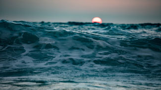 Dubai Residents Warned Of Rough Seas Today